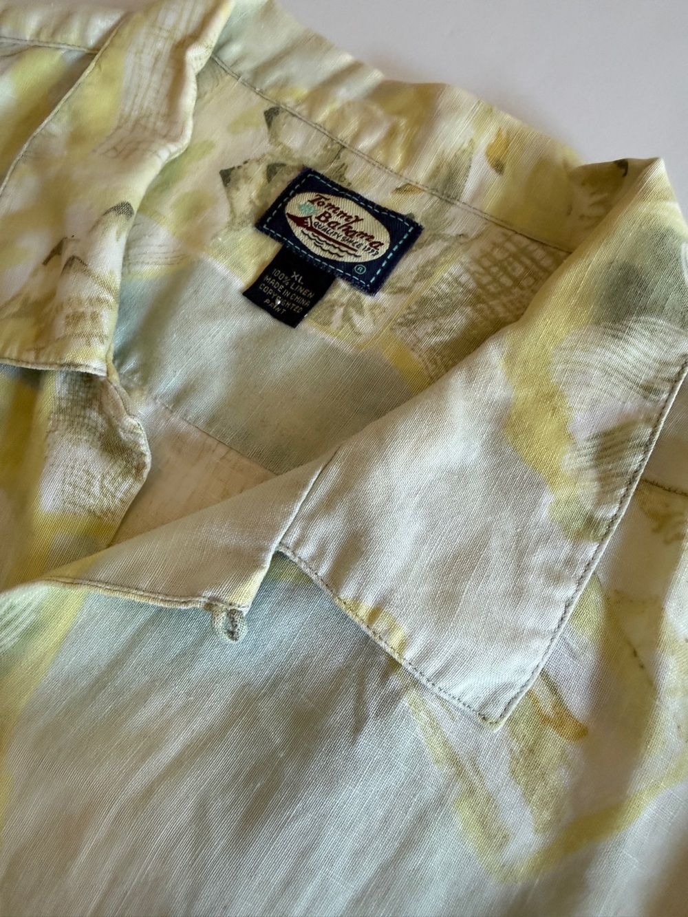 Tommy Bahama Men’s 100% Linen Hawaiian Shirt – Size XL – Tropical Floral